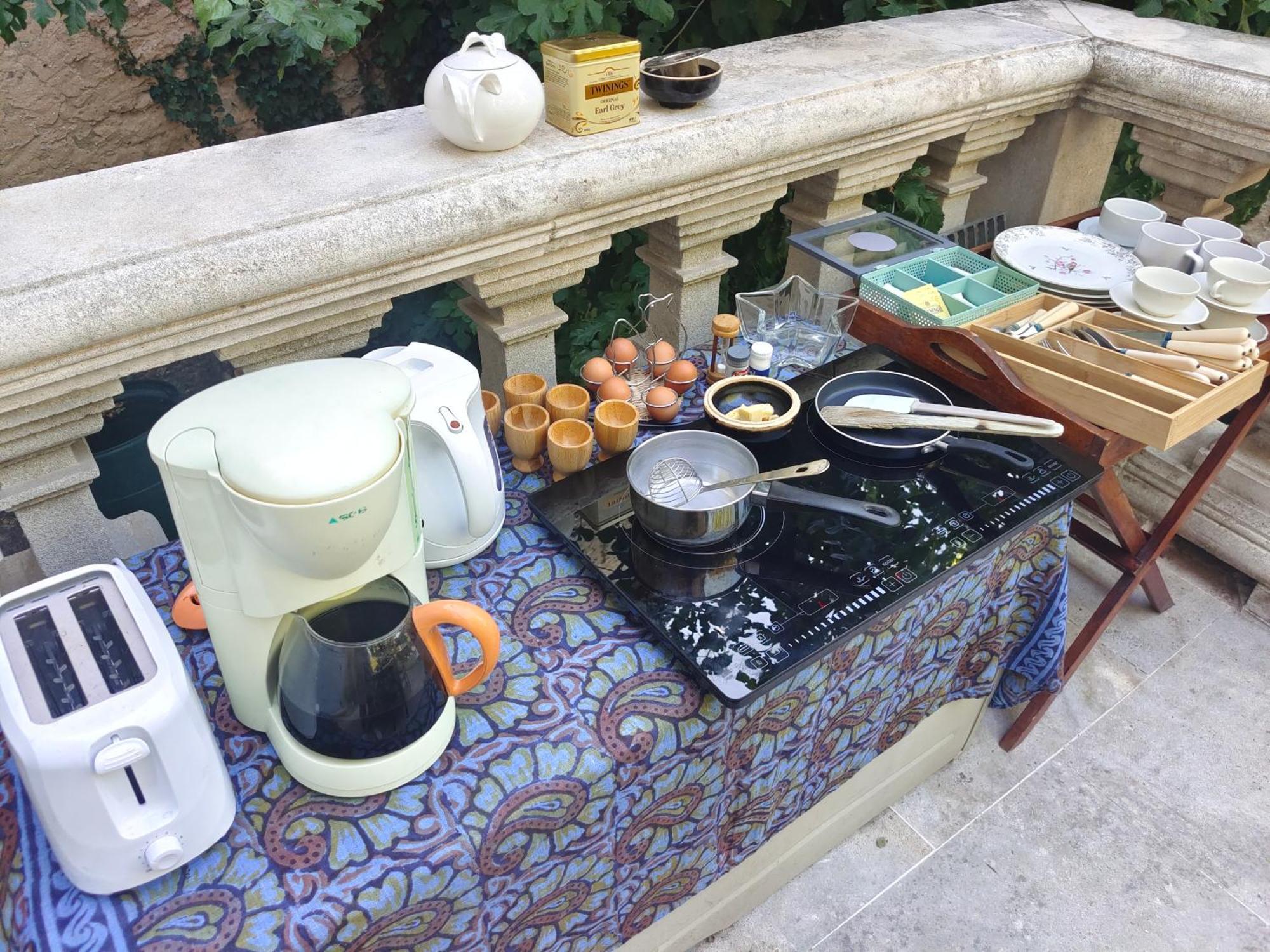 Rue Du Chateau A Cabrieres D'Avignon Bed & Breakfast Ngoại thất bức ảnh