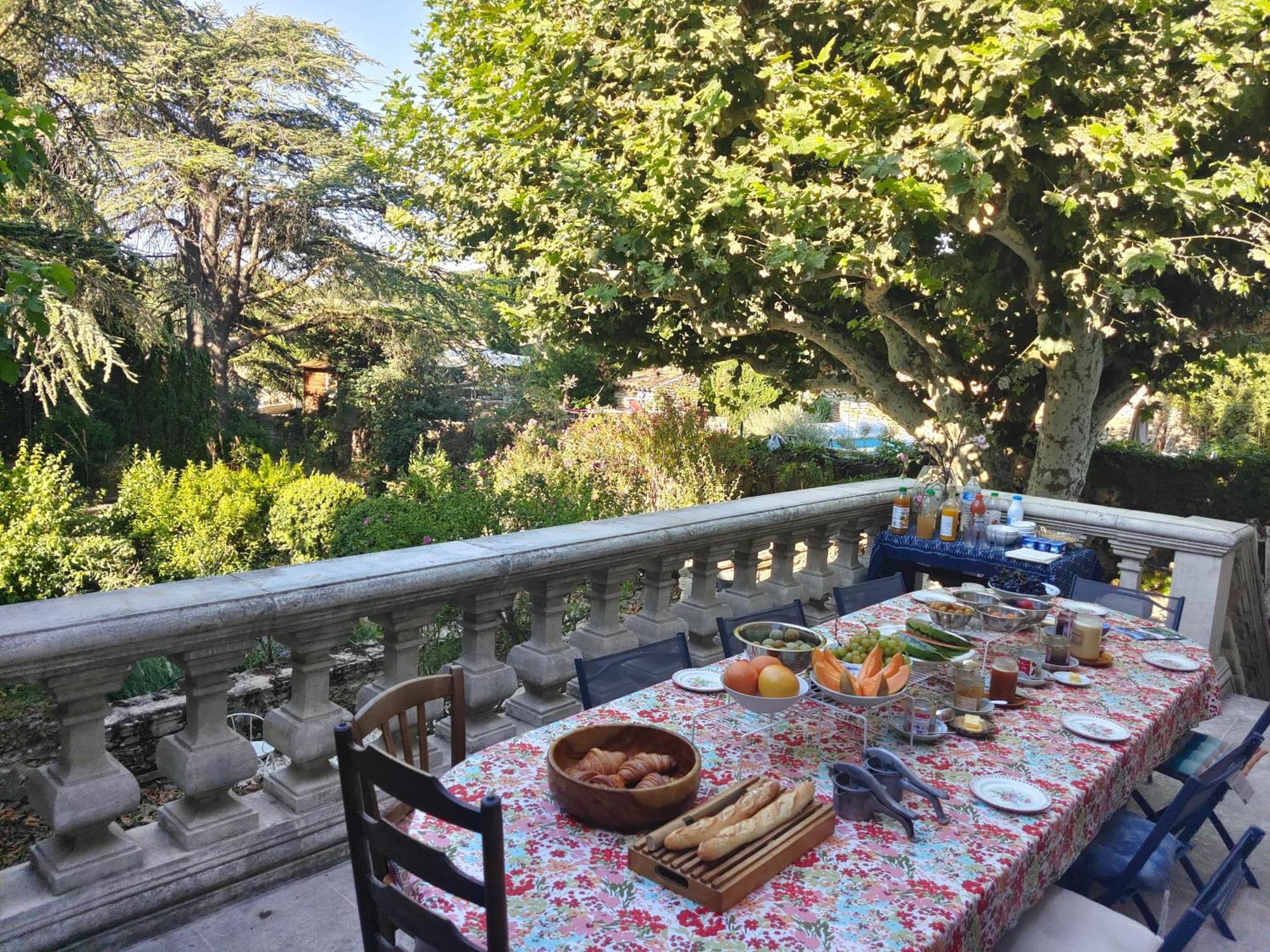 Rue Du Chateau A Cabrieres D'Avignon Bed & Breakfast Ngoại thất bức ảnh